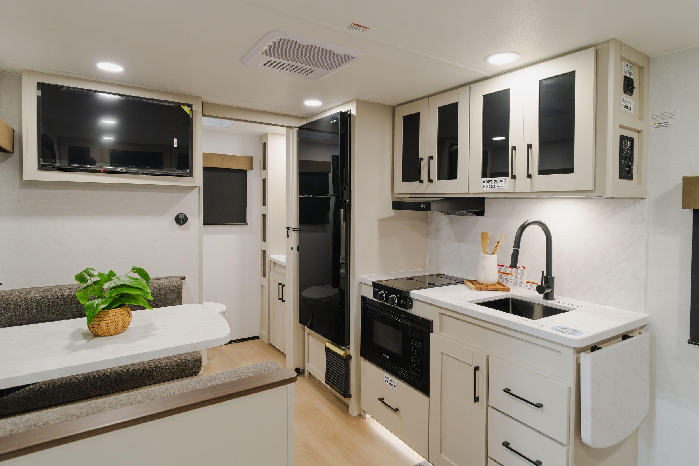 Alliance RV Delta Solo interior